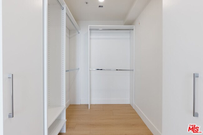 Building Photo - 8561 Belmont St