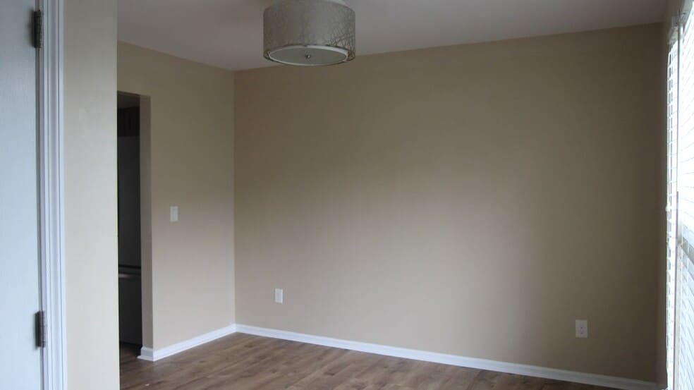 Building Photo - 2907 Bentbrook Dr
