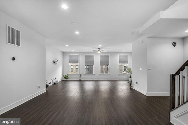 Building Photo - 23035 Sullivans Cove Sq