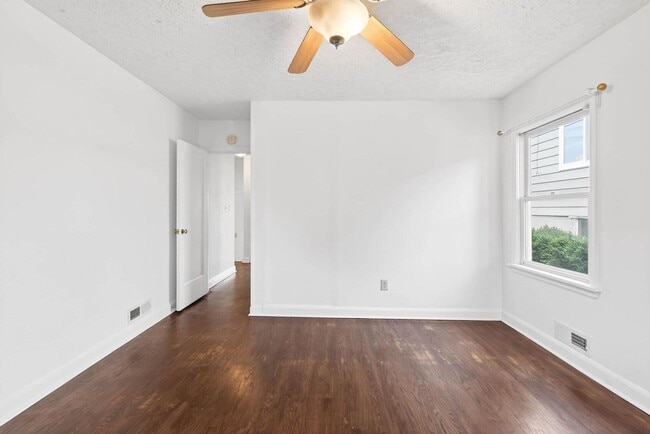 Building Photo - Vintage 3-bdrm/1-bdrm Alameda charmer—Many updates, large yard w/deck & raised beds