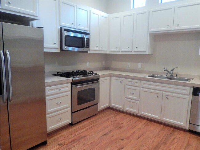 Building Photo - 11315 Main St