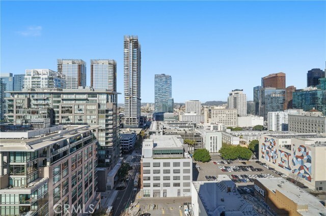 Building Photo - 1050 S Grand Ave