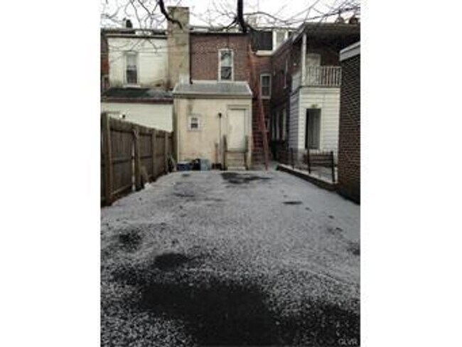 Building Photo - 218 N Madison St