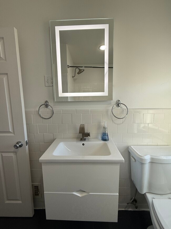 Building Photo - 21 Skidmore Ct