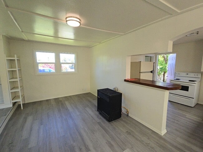 Building Photo - Studio cottage near Cal Poly Humboldt offers remodeled interior