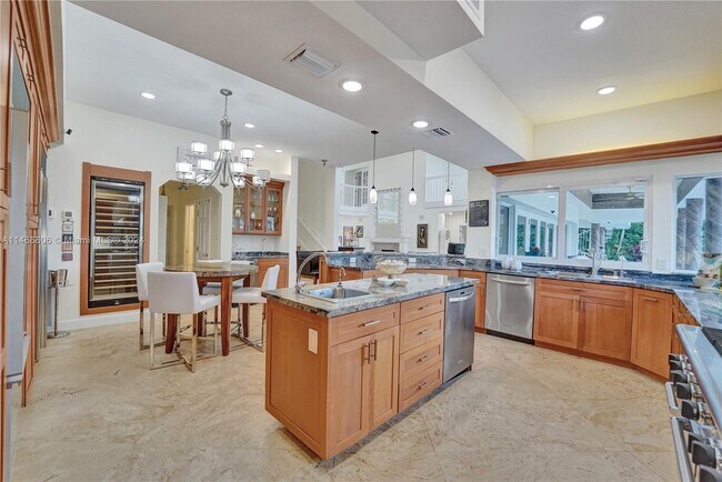 Building Photo - 1247 Seminole Dr