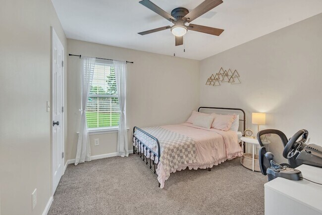 Building Photo - 2029 Sunday Silence Dr