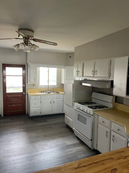 Kitchen - 30 Yoder St