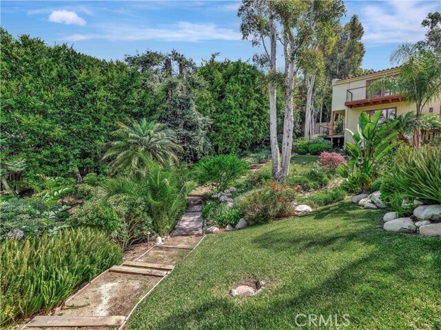 Building Photo - 3635 Serra Rd