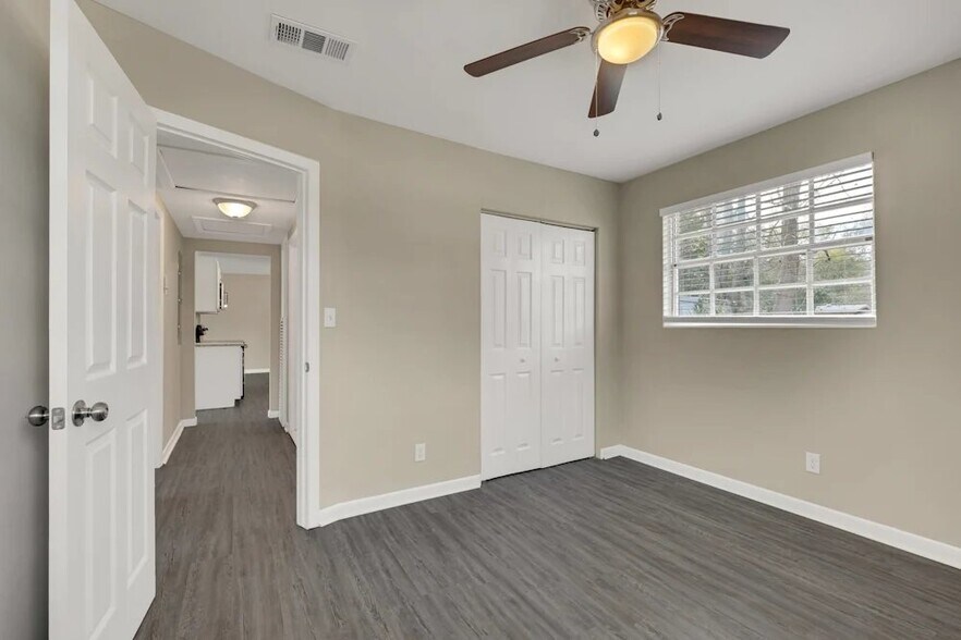 Building Photo - 1650 Cezanne Dr W
