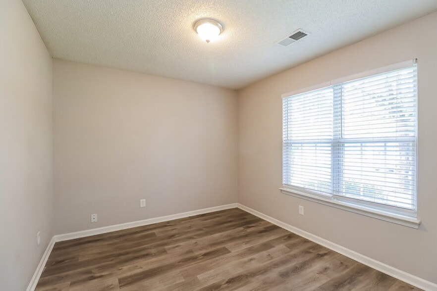Building Photo - 7229 Kavan Hunter Dr