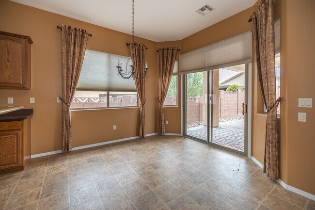 Building Photo - 1141 W Tenniel Dr