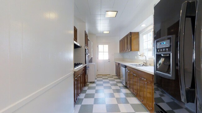 Building Photo - 3758 Tuller Ave