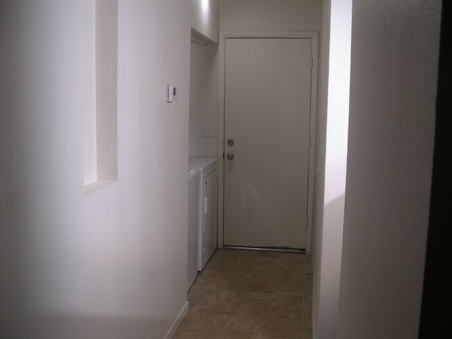 Building Photo - 4310 Caliente St