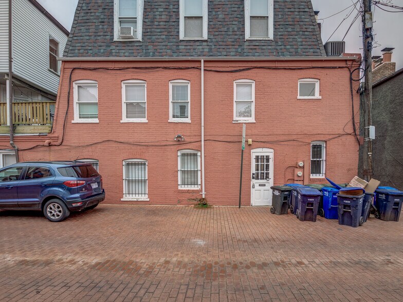 Primary Photo - 116 12th St NE