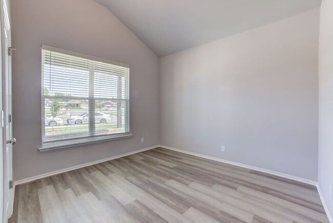 Building Photo - Need More Space? This 4/2.5/2 Has It!