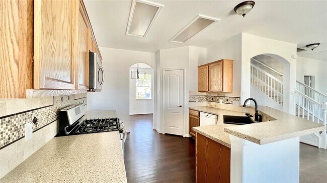 Building Photo - 1102 Middle Brook Dr