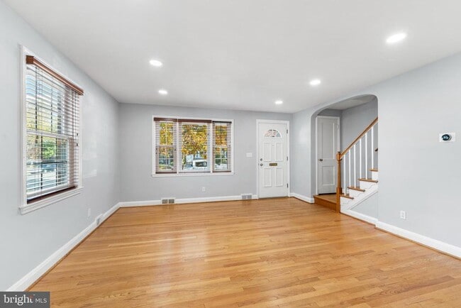 Primary Photo - 101 Regester Ave