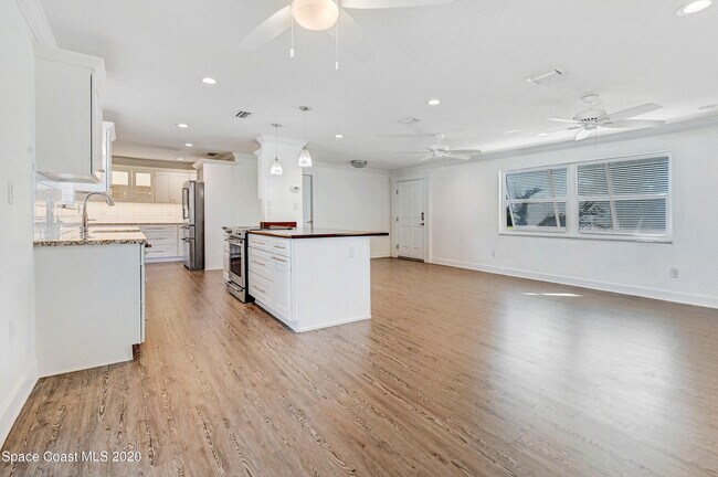 Building Photo - 409 Finch Dr