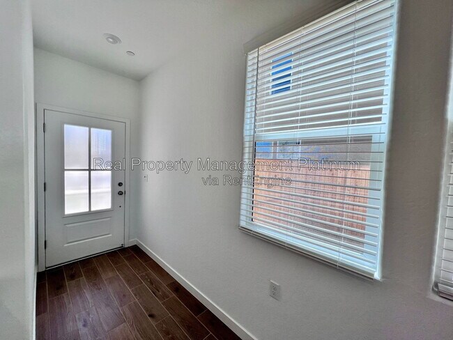 Building Photo - 883 Fruitwood Ave