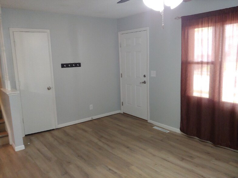 Building Photo - 3121 Westmar Dr
