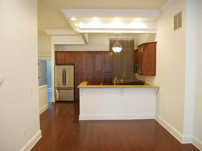 Building Photo - Spacious 3 Bedroom/ 2 Bath-Lower Level