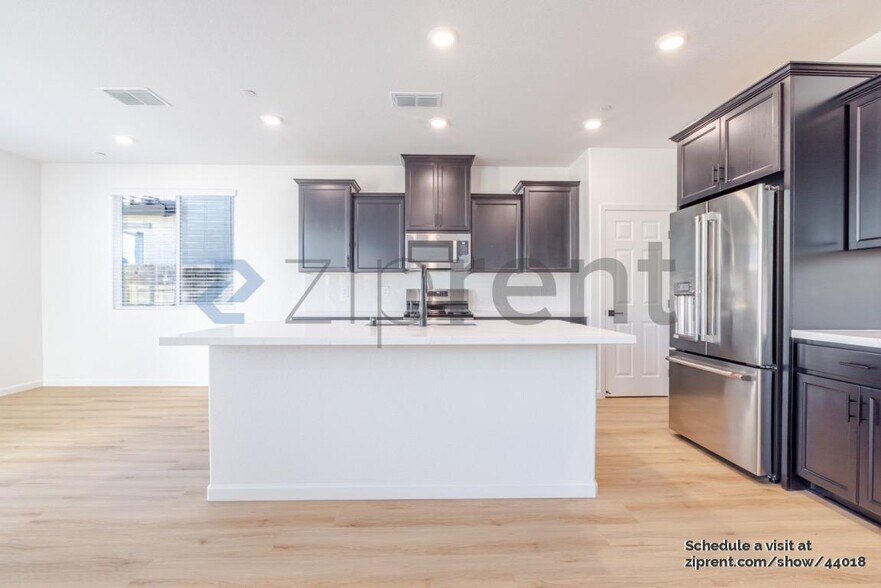 Building Photo - 4385 Canyon Coral Wy