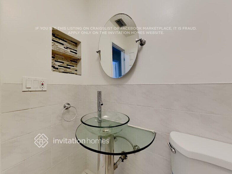 Building Photo - 8380 Jacaranda Ave