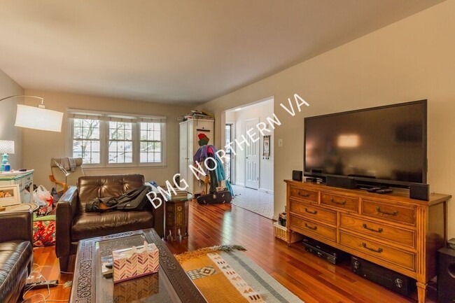 Building Photo - 3019 Seven Oaks Pl