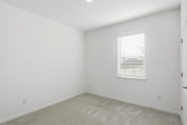 Building Photo - 413 Doodle Ln