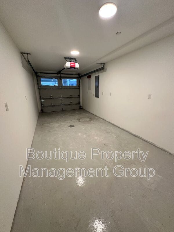 Building Photo - 514 Avocado Ave