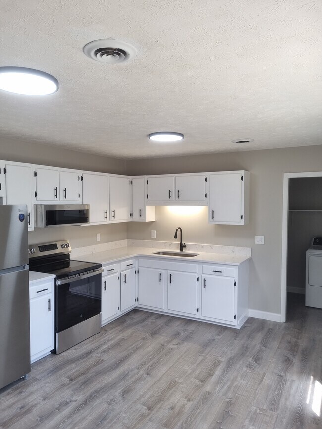 Building Photo - 967 Sanchez Dr