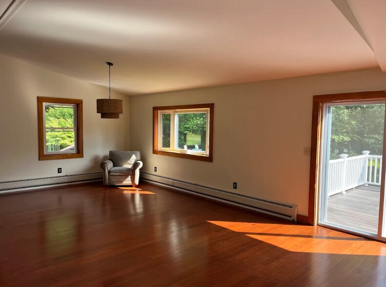 Building Photo - 6 Whitney Way