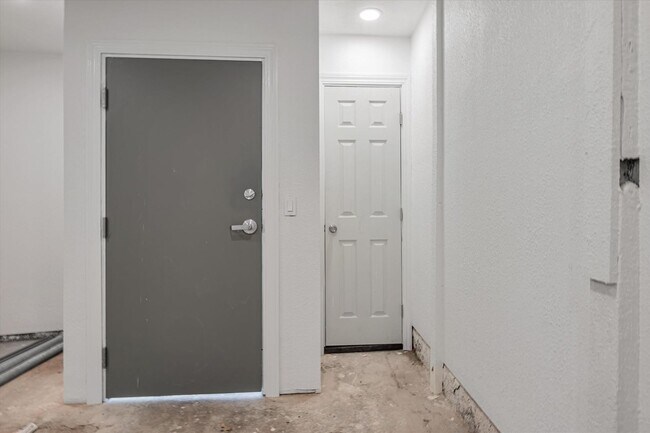 Building Photo - Chenery Street Property