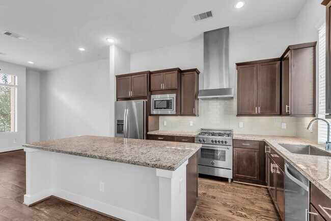 Building Photo - 1724 Ovid St