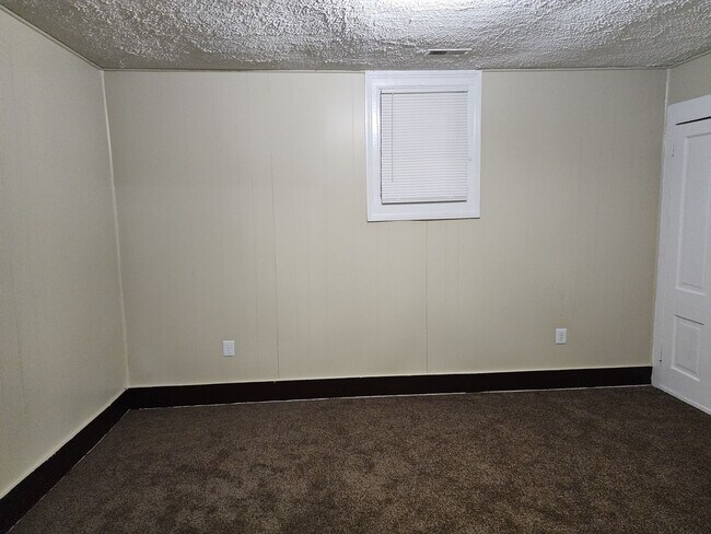 Building Photo - Cute & Quirky 3 bedroom House in Portland