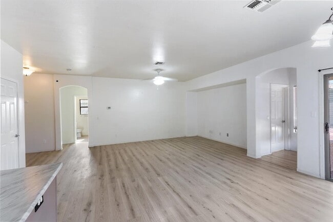 Building Photo - 45099 W Desert Cedars Ln