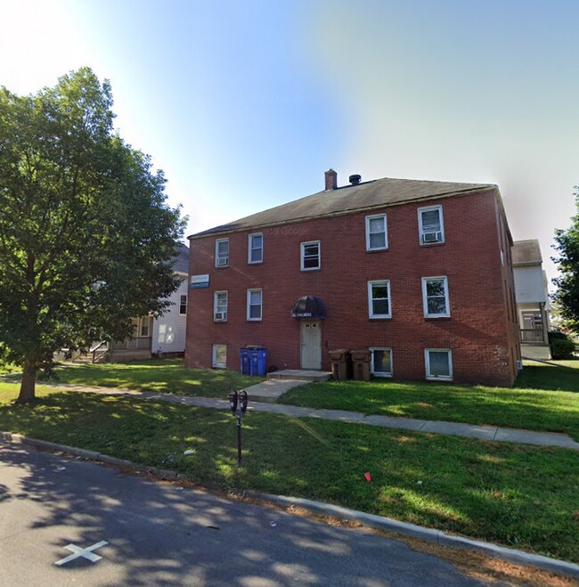 Building Photo - 33 E Chalmers St