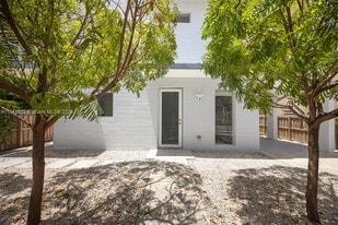 Building Photo - 3823 Thomas Ave