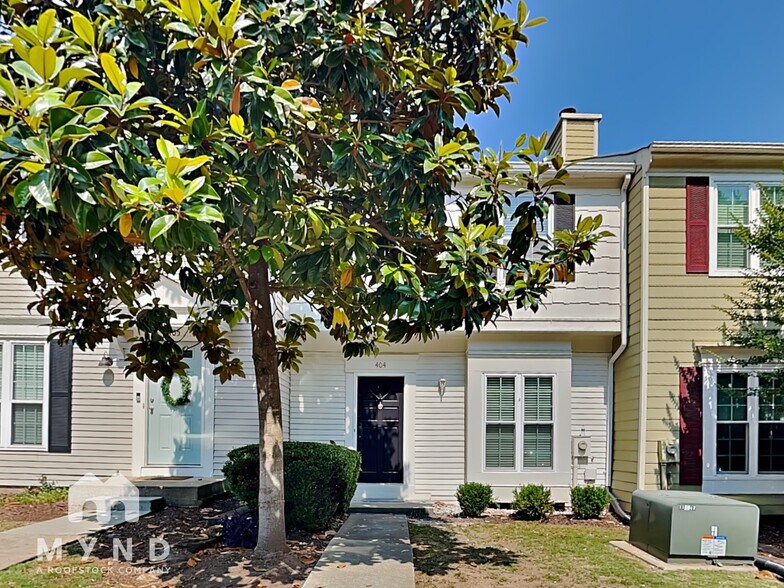 Primary Photo - 404 Wedgewood Way