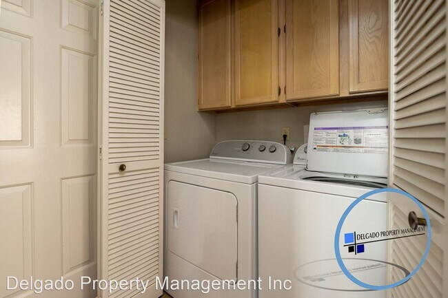 Building Photo - 2 br, 1 bath House - 511 Timbercove #8