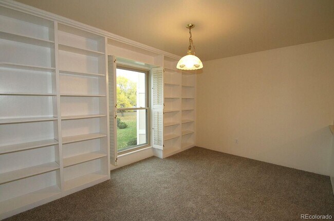 Building Photo - 3 bed 2 bath Condo in Centennial!