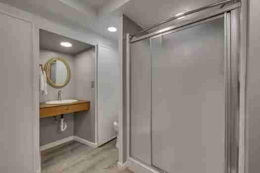 Building Photo - 5009 Emerald Dr