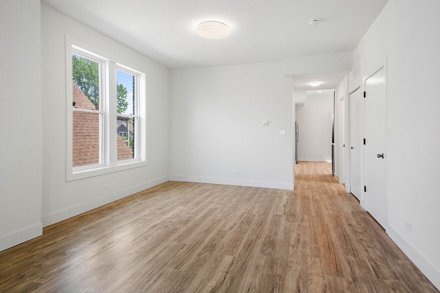 Building Photo - 1921 W Summerdale Ave