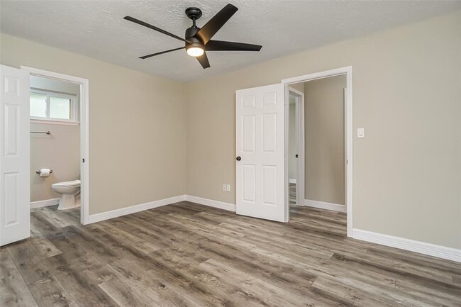 Building Photo - 16110 Reseda Cir
