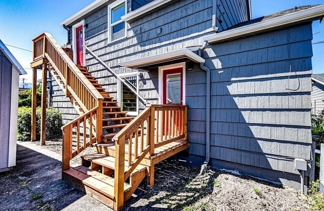 Building Photo - 1017 E Front St