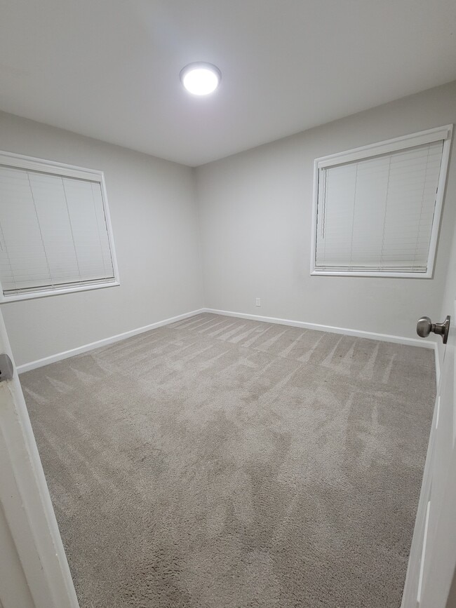 Building Photo - 1511 Paradise Ln