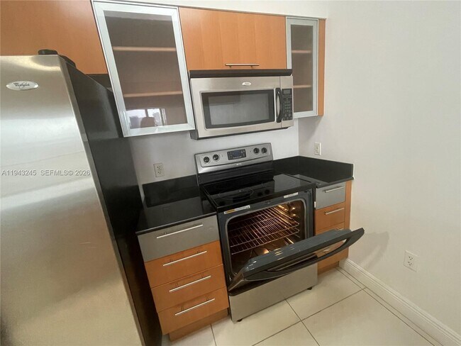 Building Photo - 1750 N Bayshore Dr