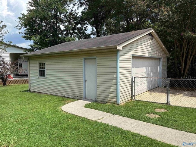 Building Photo - 1007 Heard Ct SE
