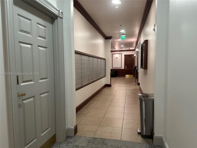 Building Photo - 2665 SW 37th Ave